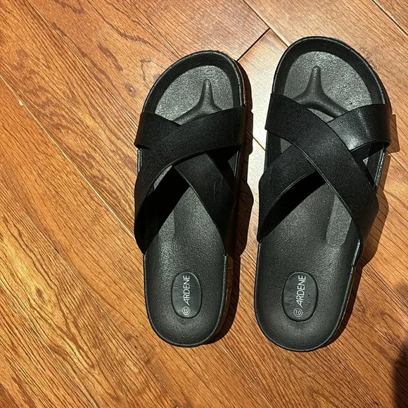 Ardene cross strap slides Sz 10 - Picture 3 of 15